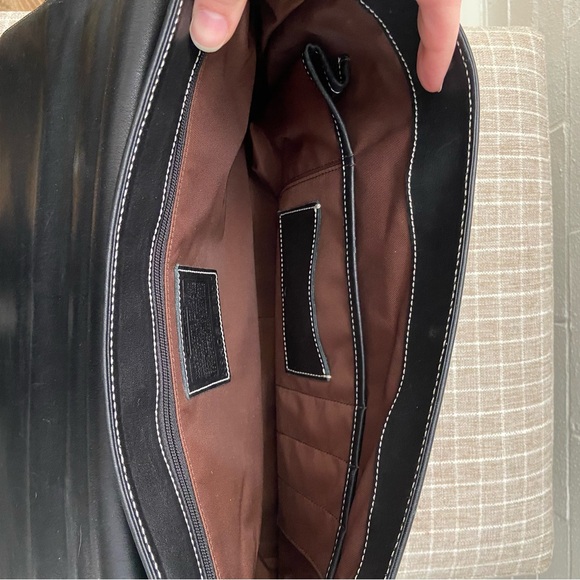 COACH Vintage Ladies Messenger Bag, Real Leather, Genuine Serial Number - Picture 7 of 8